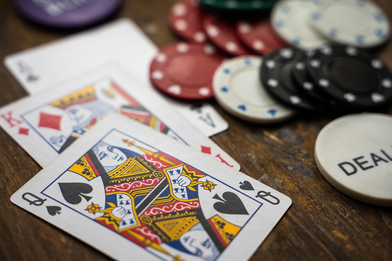 The Real Deal Behind iGaming: Slots, Poker, and Smart Betting